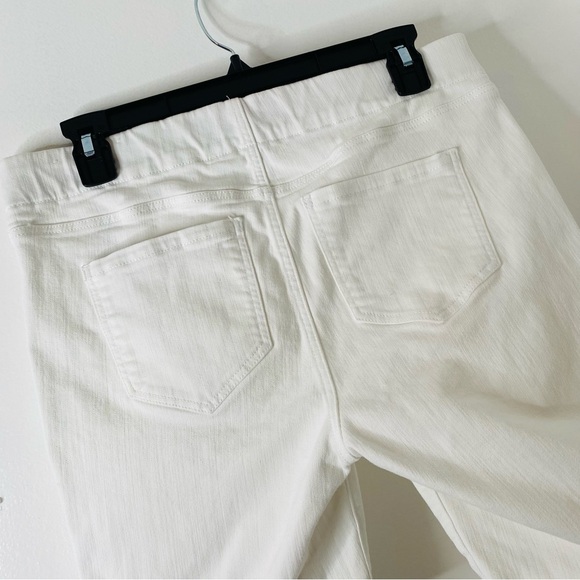 Liverpool White Pull-On Chloe Cuffed High Rise Jean Shorts - Picture 8 of 11
